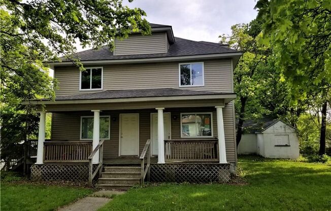 NEWLY RENOVATED PONTIAC UNIT FOR LEASE!