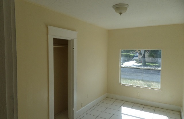 3 beds, 1 bath, $1,495