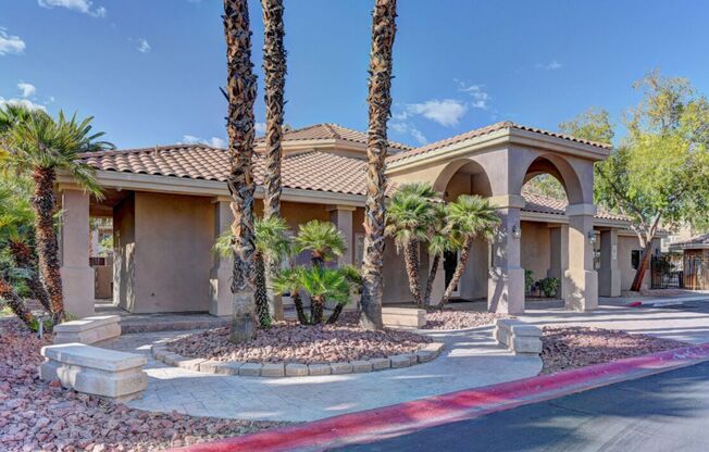 Beautiful spacious 2 bedroom 2 bathroom condo with 2 car garage
