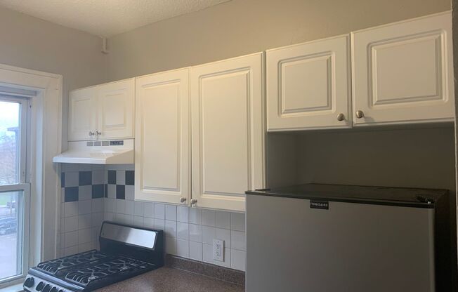 1 bed, 1 bath, 560 sqft, $999, Unit 205
