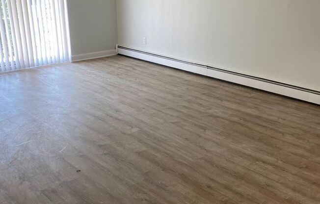 2 beds, 1 bath, 800 sqft, $1,700, Unit A - 26