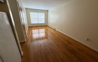 Beautifully-Maintained 1-Bedroom & Centrally Located to Everything You Need!