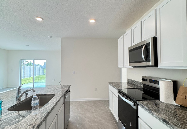 8215 CLAW GLADES LOOP