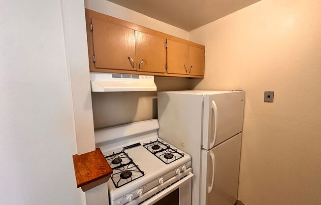 1 bed, 1 bath, $995, Unit 102