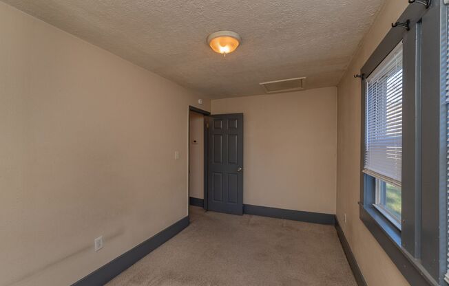 3 beds, 1 bath, $1,250