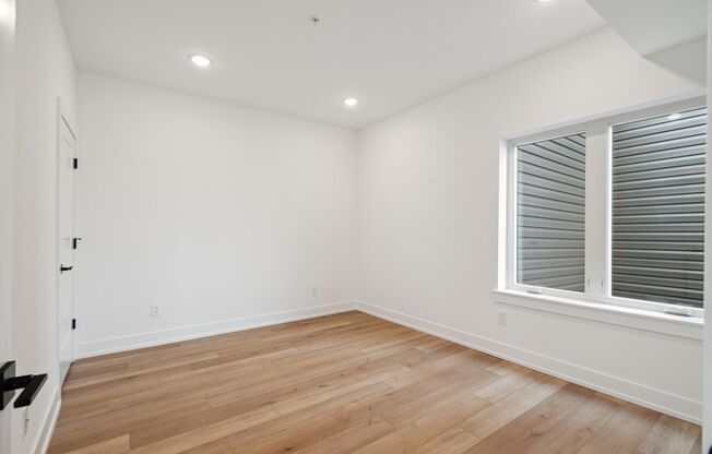 2 beds, 2 baths, 928 sqft, $2,175, Unit Unit 605