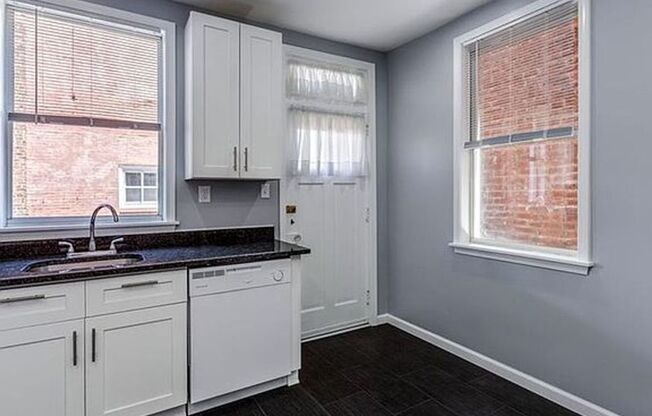 MOVE IN READY - PRIME CENTRAL LAWRENCEVILLE 2 BEDROOM HOME - 1 Block to Butler St!