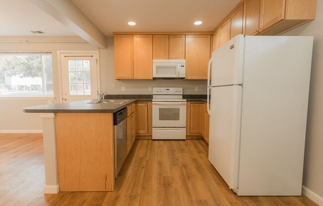 3 beds, 2 baths, 1,028 sqft, $4,185, Unit 109