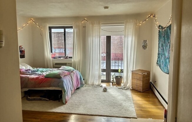 Studio, 1 bath, 999 sqft, $1,895, Unit 23