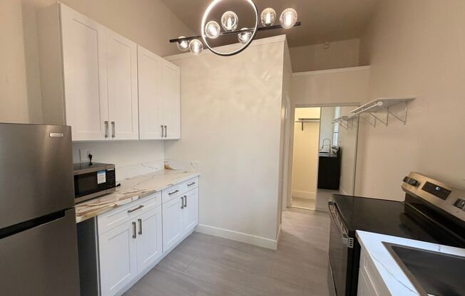 Studio, 1 bath, $1,350, Unit 32