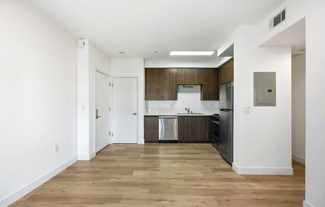 2 beds, 2 baths, 1,037 sqft, $2,950, Unit 504
