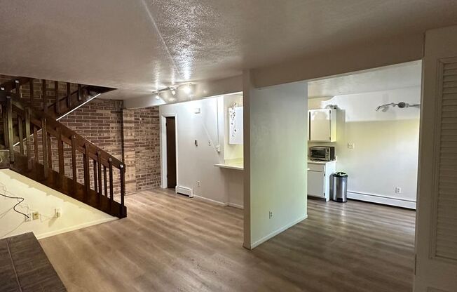 2 beds, 1.5 baths, 1,050 sqft, $1,850, Unit 13