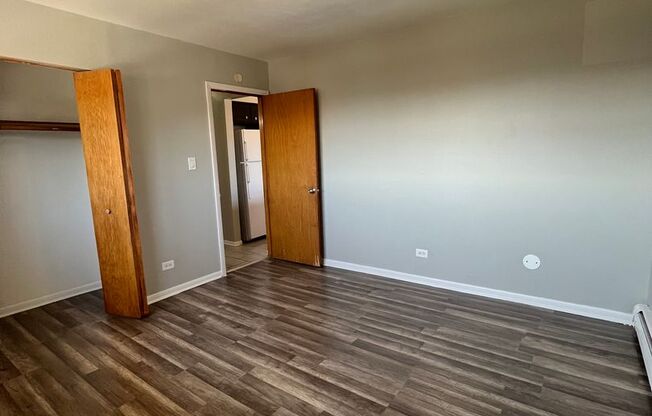 2 beds, 1 bath, $1,300, Unit 3