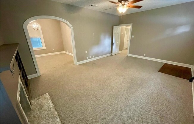 916 E 37 ST