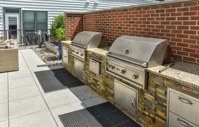 Outdoor kitchen with two grills at The View at Old City, Philadelphia