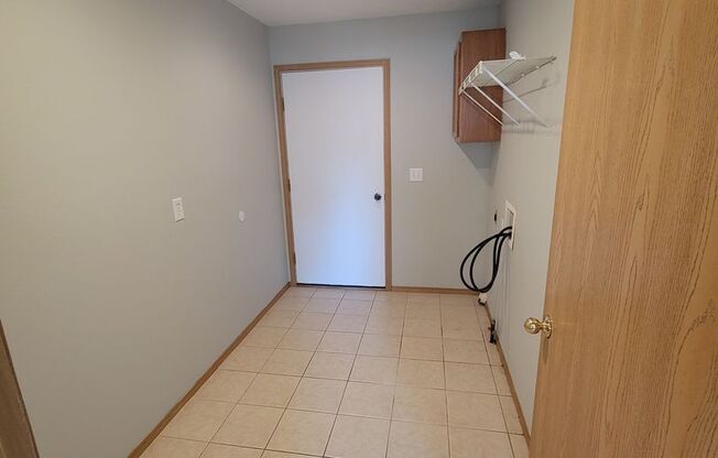 2 beds, 2 baths, $1,050, Unit A