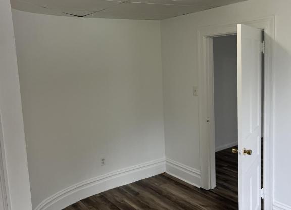 129 McGinnis Ave Apt 2 Pitcairn PA