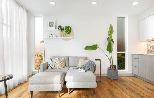 Stunning 2 bedroom w/rooftop deck in Beacon Hill!