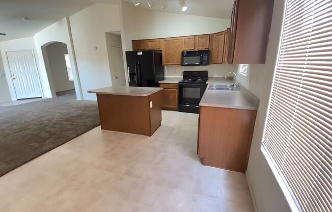 HOME IN AVONDALE WITH LAKE VIEW!!!