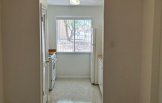 2 beds, 1 bath, 837 sqft, $825, Unit 47