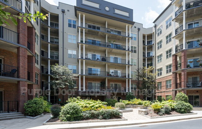 200 River Vista Dr