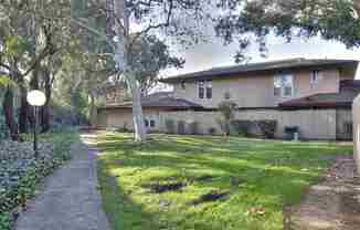 For Rent – Charming 2BR single level condo  in Fremont's Popular Roundtree Complex