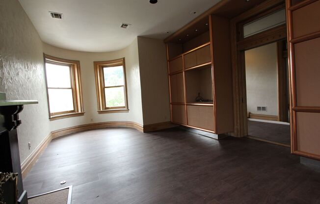 2 beds, 2 baths, 1,800 sqft, $1,620, Unit 3rd Floor
