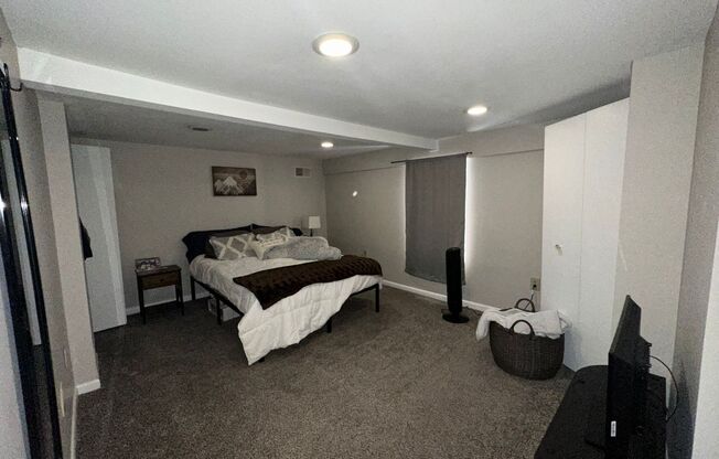 3 beds, 1 bath, 1,070 sqft, $1,695, Unit 168