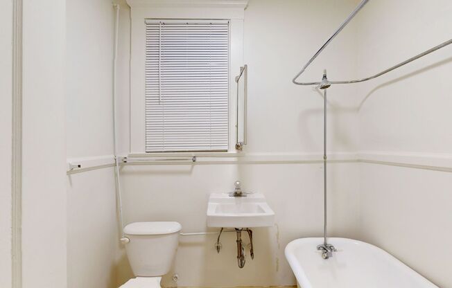 Studio, 1 bath, 373 sqft, $1,600, Unit 323