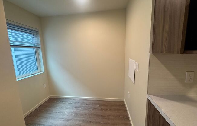 Studio, 1 bath, 175 sqft, $1,315, Unit 423