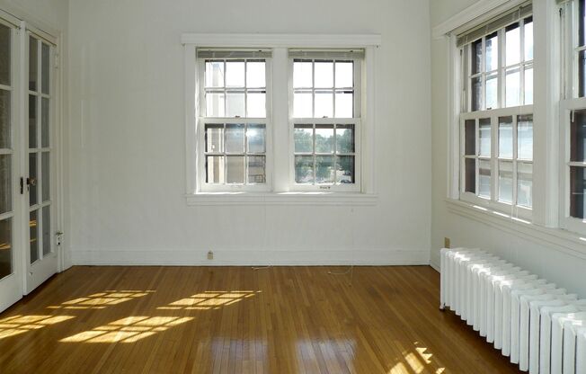 2 beds, 1 bath, 816 sqft, $1,300, Unit 24 - 316