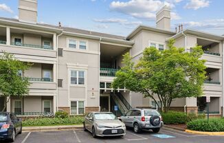 Welcome to 12020 Taliesin Pl #14—a stylish and well-maintained 1-bedroom, 1-bath condo in the heart of Reston.
