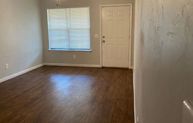 3 beds, 1 bath, $1,050