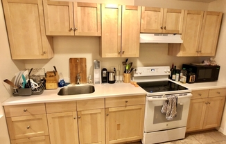 2 beds, 1 bath, 800 sqft, $2,500, Unit 2