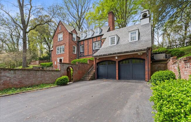 FULLY FURNISHED HOME LOCATED IN GLENVIEW