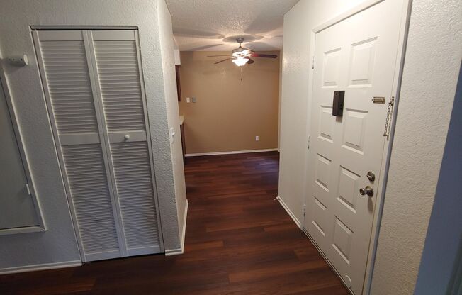 2 beds, 1 bath, 900 sqft, $1,585, Unit 1870-101