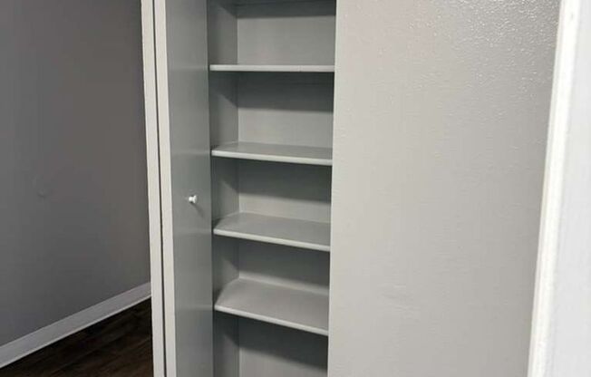 2 beds, 1 bath, 867 sqft, $1,285, Unit 601 I201