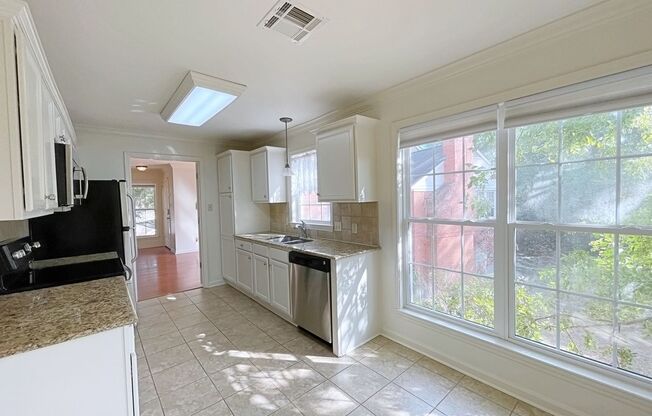 3 Bedroom Condo Located off Jefferson Hwy - Near Bocage and Whole Foods