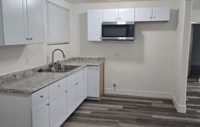 3 beds, 1 bath, 950 sqft, $3,100, Unit 811