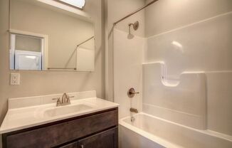 Studio, 1 bath, 400 sqft, $999, Unit 108