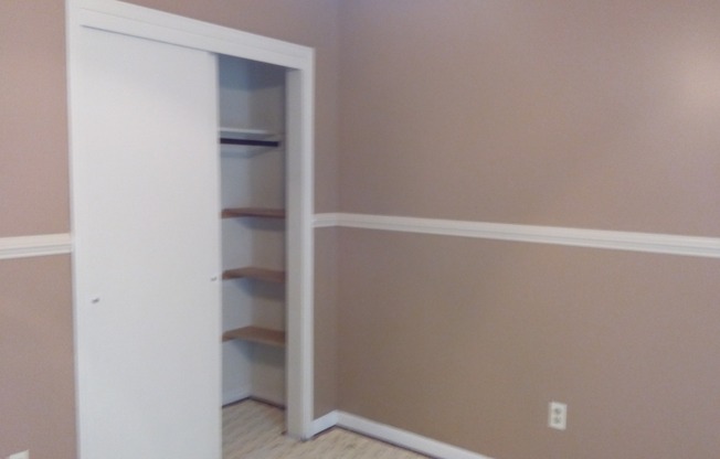 AVAILABLE NOW! Large Family SF Newly Renovated in North KC
