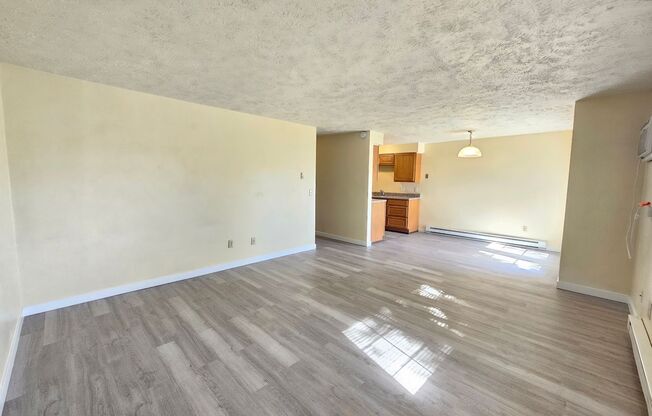 2 beds, 1 bath, $1,095, Unit 306