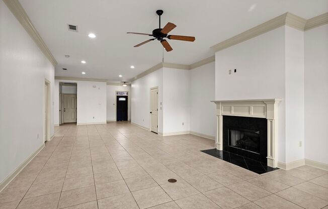 3 beds, 2.5 baths, $2,200, Unit Suite B