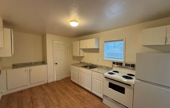 1 bed, 1 bath, 900 sqft, $1,095, Unit 5012 N Regal St