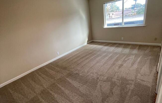 10-14 Poinsettia Ave.