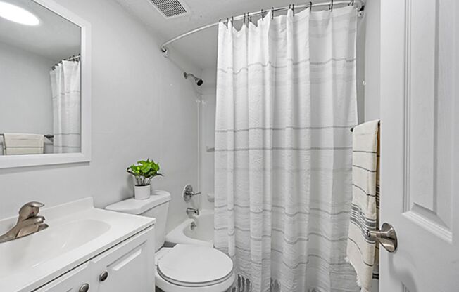2 beds, 1.5 baths, 1,000 sqft, $1,299, Unit 375-15
