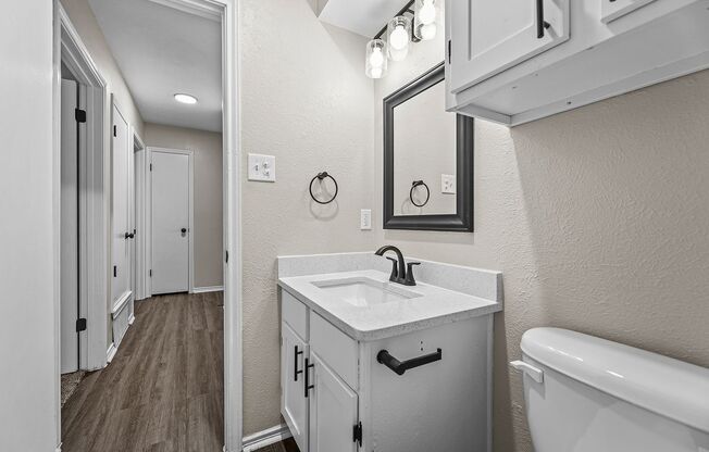 2 beds, 1 bath, $1,275, Unit 132