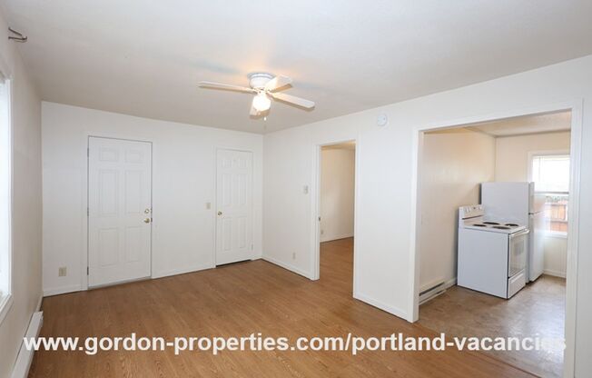 $1,195.00 - SE 60th Ave - 1 bedroom unit in single level duplex