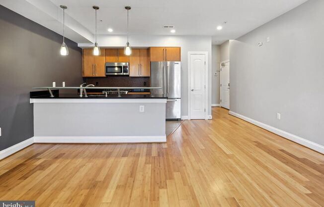 Modern 1BR Condo w/ Parking option in Columbia Heights – Prime Location!