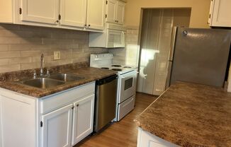 Spacious 2BR/1.5BA 2nd Floor Apartment in Brown Deer – Heat & Hot Water Included, Pool & Underground Parking!